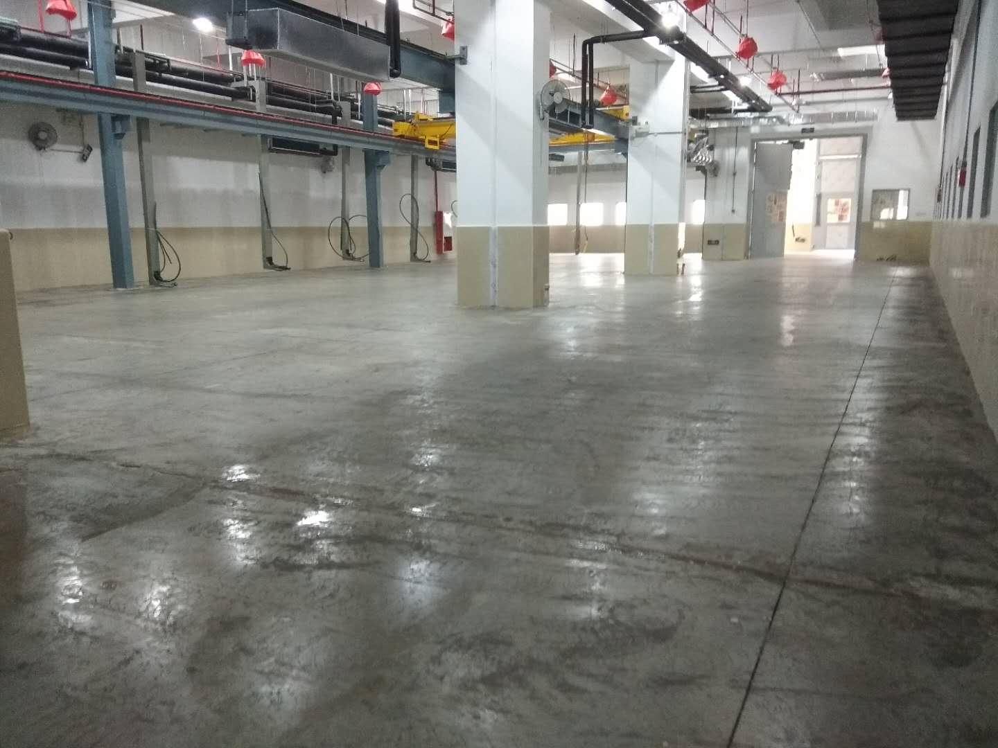 為什么我不爽快地告訴你環(huán)氧地坪漆施工價(jià)格是多少錢一平方？