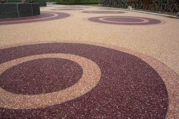 陶瓷彩砂顆粒材料做路面地坪實(shí)用嗎？